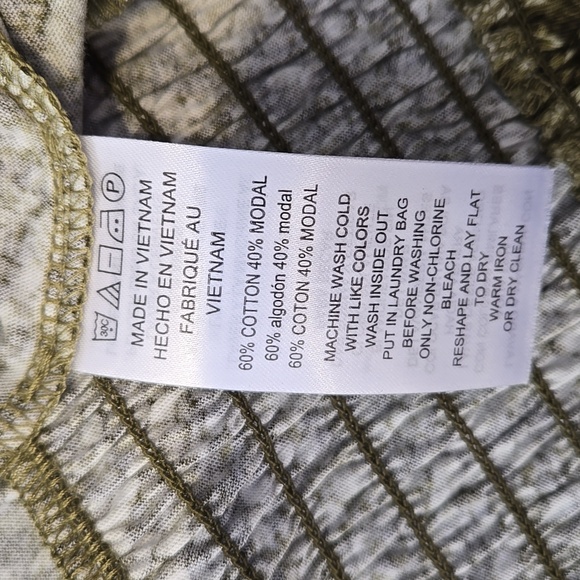 Michael Kors Women's Snake Print Top, Size XL. NWT - Picture 6 of 6